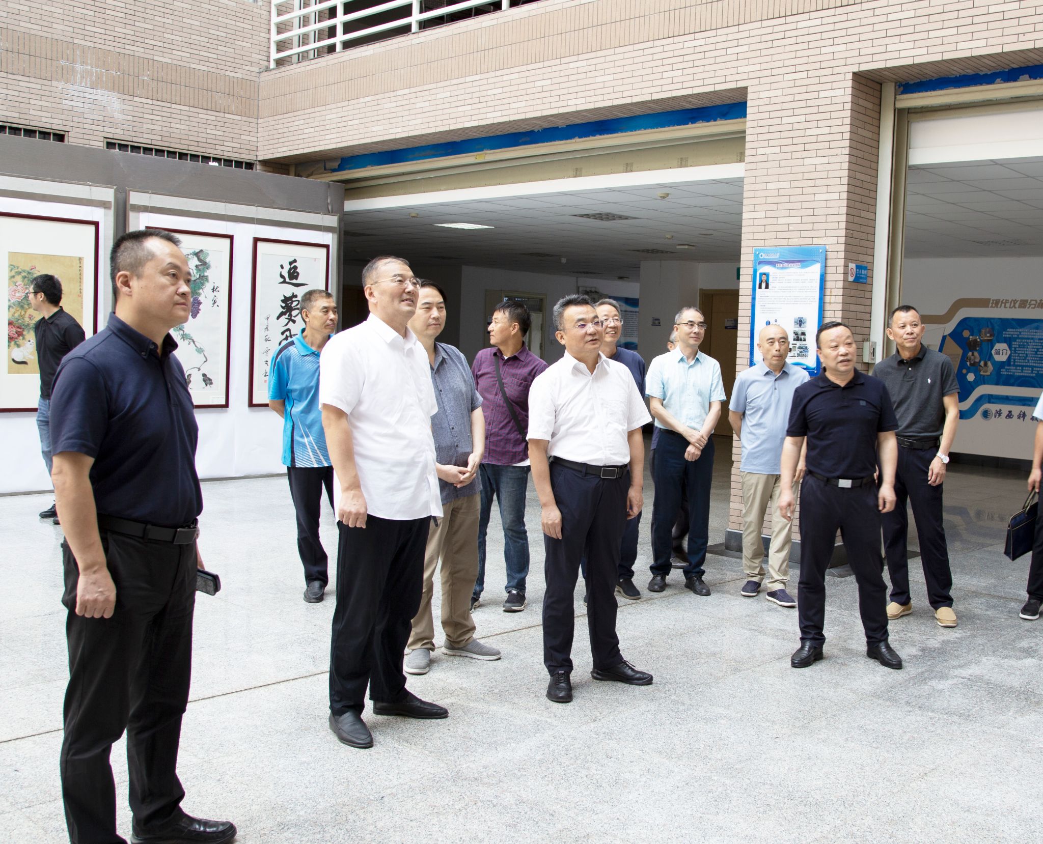 我校教职工以书画作品庆祝中华人民共和国成立75周年